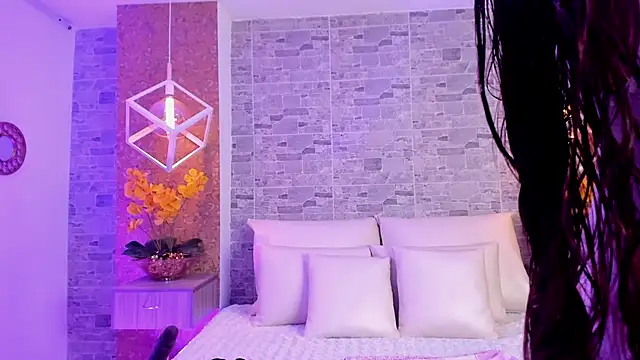 Catalina-Thompson online show from November 12, 12:14 pm