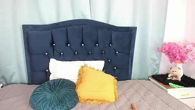 Inaya Khalifa online show from January 7, 2:04 am