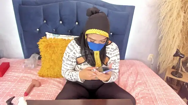 Inaya Khalifa online show from November 30, 2:27 am