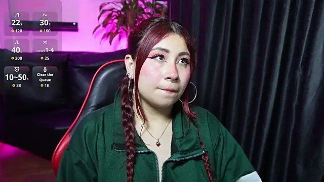 littlee red online show from February 17, 8:30 pm