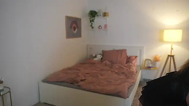 lisa mccoy  online show from February 25, 7:01 pm