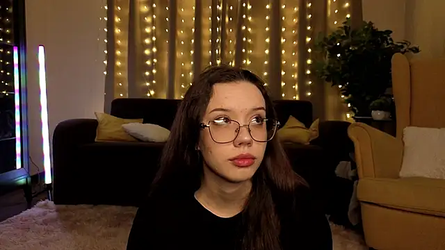 FabiolaCowing online show from November 12, 5:55 pm