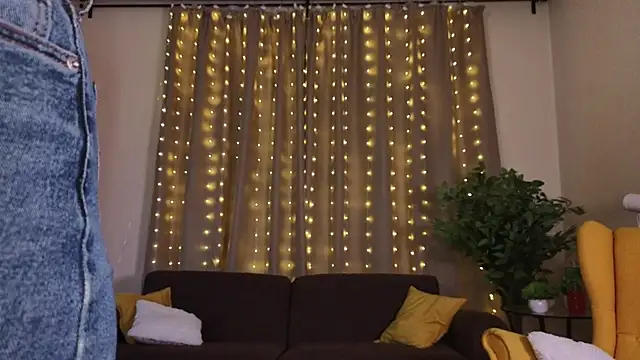 FabiolaCowing online show from November 15, 9:16 pm