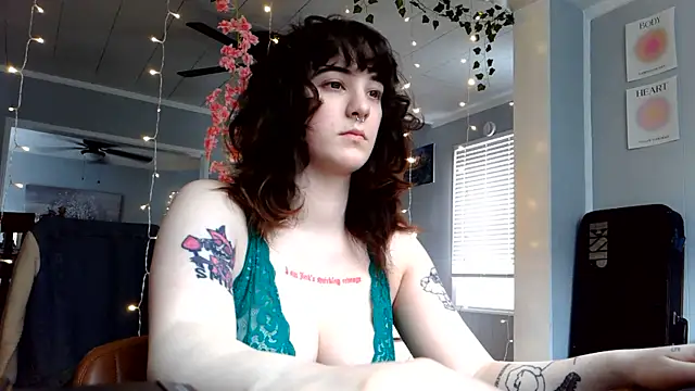 Trickylucy555 online show from March 17, 7:07 pm