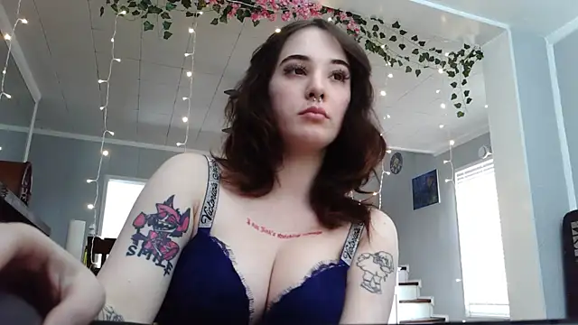 Trickylucy555 online show from March 8, 6:01 pm