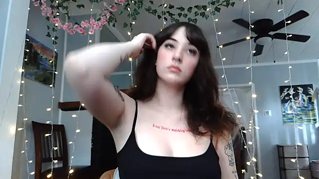 Trickylucy555 online show from July 6, 7:49 pm