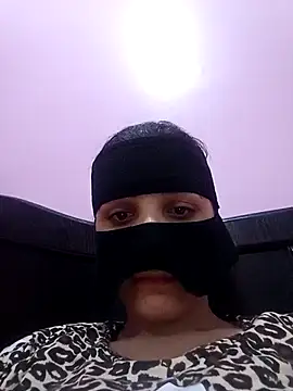 SandyAmr online show from April 15, 2:06 pm