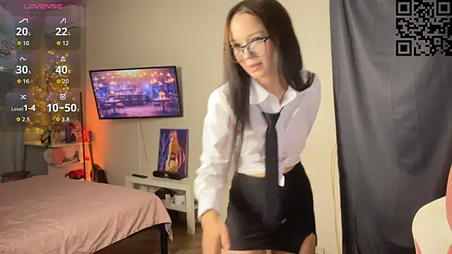 ella simons online show from October 27, 12:06 am