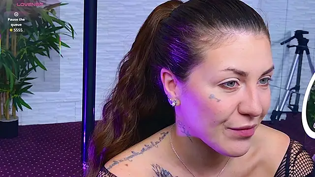 IvorySwan online show from November 15, 5:52 am