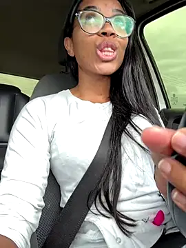 raphaelasoares online show from December 14, 10:21 am