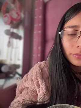 Violeet-Smith online show from April 15, 7:58 pm