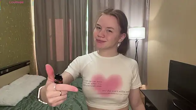 KarlynGow online show from February 18, 7:51 am