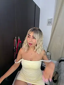 Emilyvalk  online show from May 23, 10:19 pm