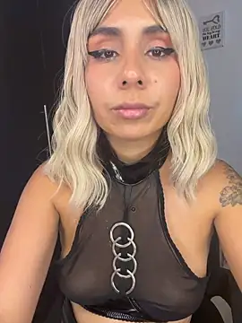 Emilyvalk  online show from May 22, 7:45 pm