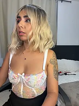 Emilyvalk  online show from May 28, 1:58 am