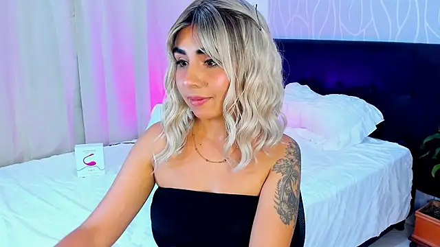 Emilyvalk  online show from November 4, 10:59 pm