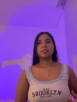 aly nicols online show from December 5, 7:19 am