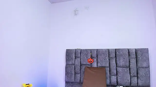 miah storm online show from October 28, 4:29 am