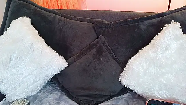 mia roux1 online show from March 20, 7:19 pm