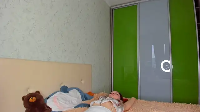 Juicystars online show from October 22, 2:27 am