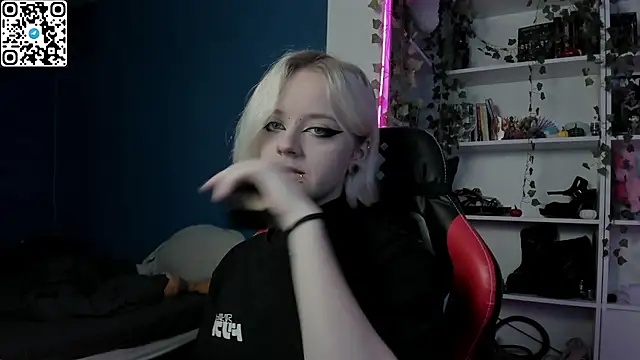 Holy Mistress S online show from November 30, 10:30 am