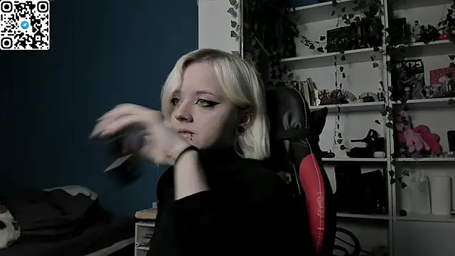 Holy Mistress S online show from November 23, 9:44 am