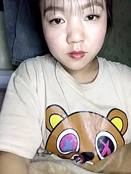 Quynhsumon online show from February 23, 3:22 pm