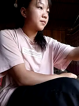 Quynhsumon online show from March 31, 3:39 am