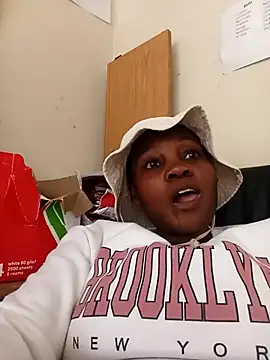 blackbeautyxx92 online show from December 3, 11:45 am