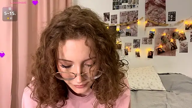 Kira Sanders online show from November 30, 5:39 pm