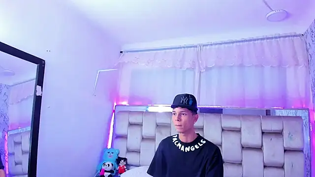 boyswantingplay online show from November 23, 11:01 am