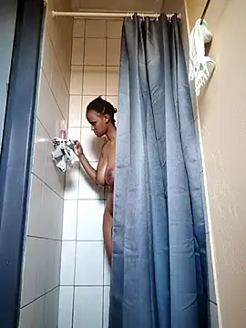 yummy-caramel online show from April 6, 7:53 am