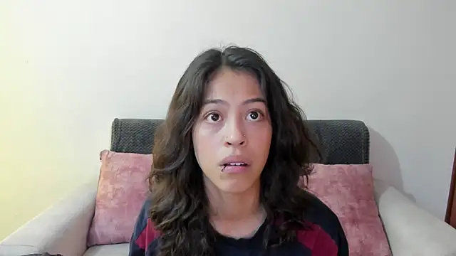 emily jonessxx online show from November 28, 7:39 pm