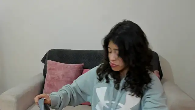 emily jonessxx online show from December 14, 4:57 pm