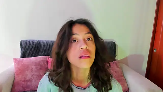 emily jonessxx online show from November 19, 9:15 pm