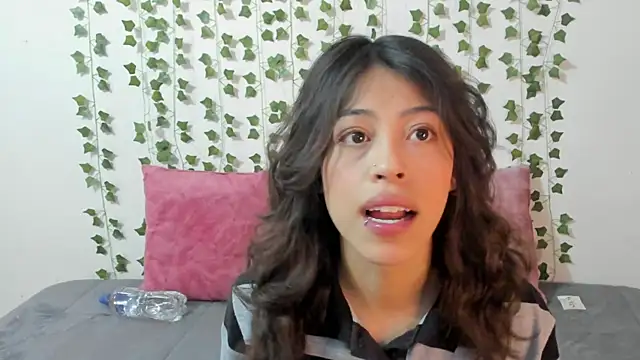 emily jonessxx online show from January 15, 4:46 pm