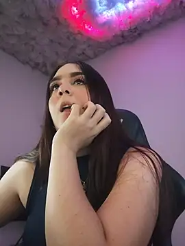 mirandahvelez online show from November 22, 8:00 pm