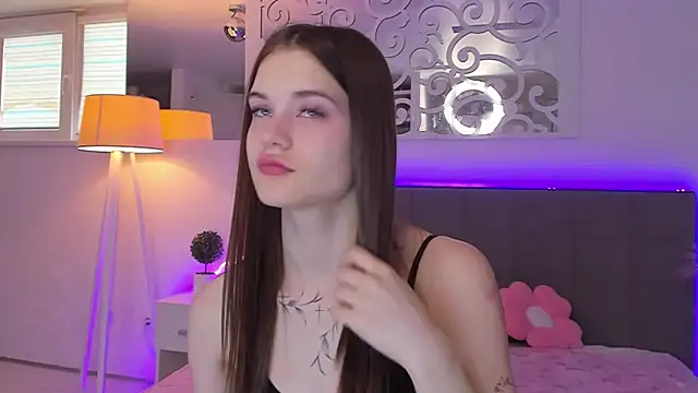 LuisaClover online show from March 2, 1:29 pm