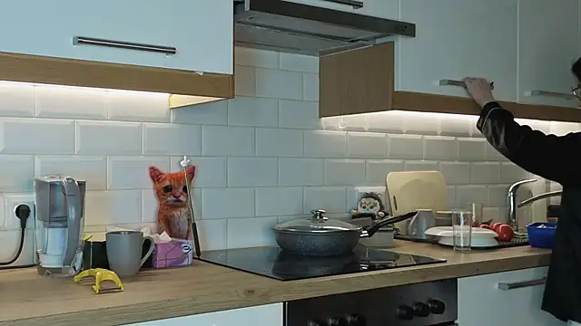 CasandraMickell online show from November 8, 9:20 pm