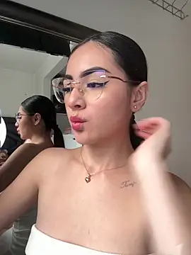 IslaCole online show from February 11, 10:11 pm