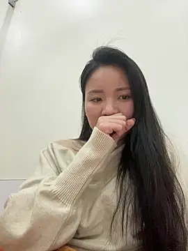 Bee Yellow00 online show from February 4, 5:10 am