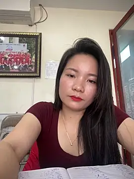 Bee Yellow00 online show from March 21, 8:52 am