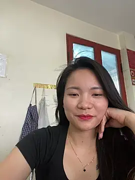 Bee Yellow00 online show from June 5, 4:49 am