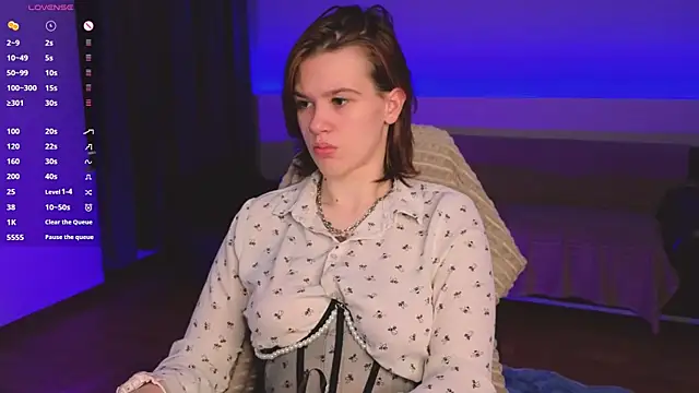 LoraPuffs online show from July 5, 4:34 pm