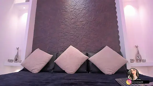 Snapshot of EmilyAllen_1 chatting on November 20, 3:51 am EmilyAllen 1 online show from November 20, 3:51 am