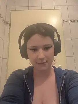 Snapshot of Melissa-Kiss chatting on October 31, 6:12 pm Melissa-Kiss online show from October 31, 6:12 pm