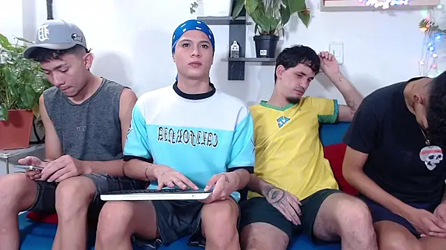 Hot Boys Latinos X online show from April 12, 6:11 pm