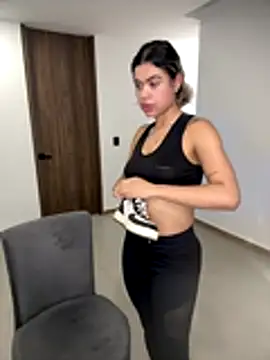 Alanna-foxx online show from November 27, 3:31 am