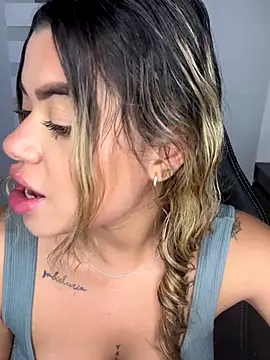 Alanna-foxx online show from December 16, 1:55 am