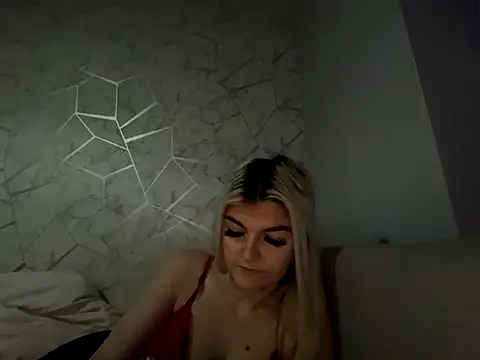 rosie-hipstergal online show from December 1, 11:07 pm